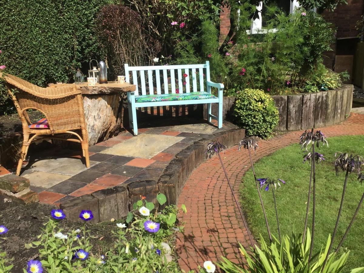 Chorlton Garden Rooms. Relax, Work, And Play. Manchester